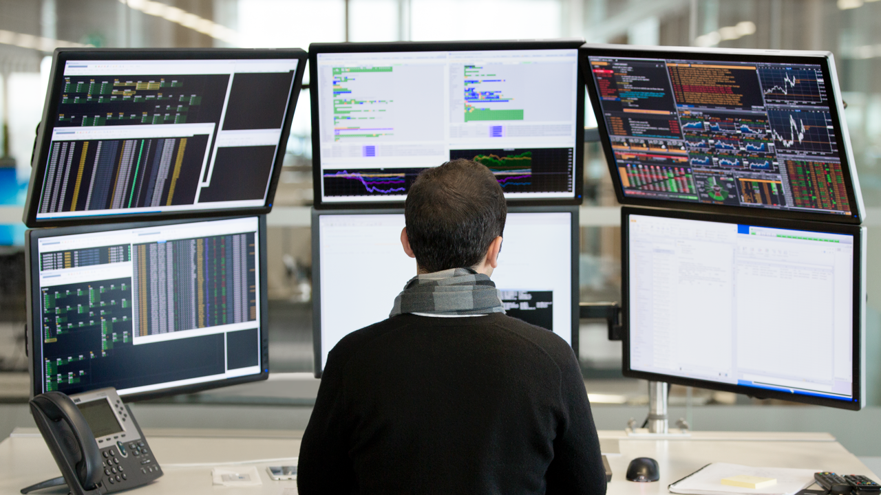 How Juniors Should Prepare for an Internship in Financial Services